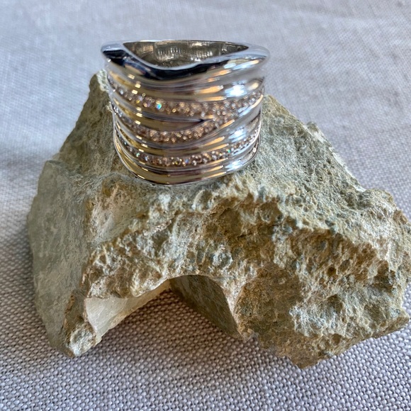 Ring - Picture 3 of 5